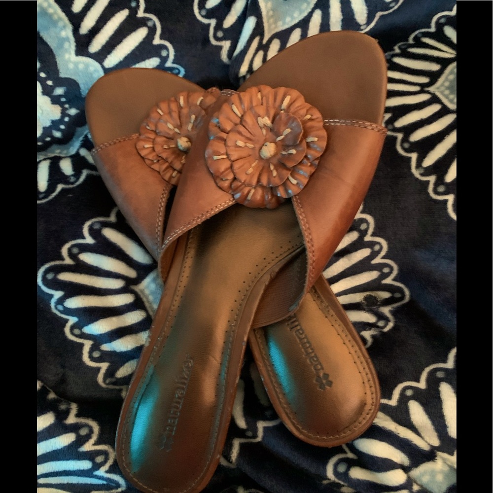 Naturalizer… brown/copper sandals